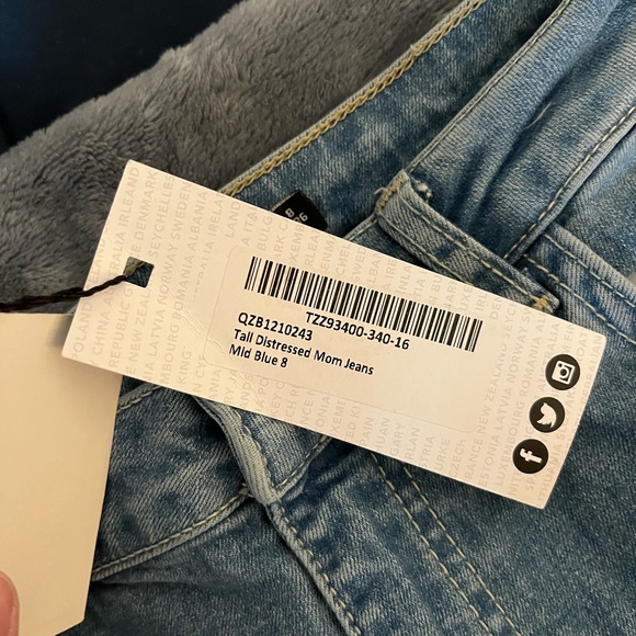 Mom Jeans - Picture 3 of 5